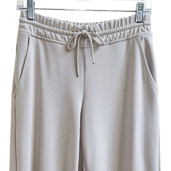 Athleta Seasoft Mid Rise Straight Crop Pant Abalone Beige SOFT Capri XS - Picture 5 of 10